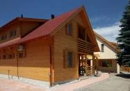 Family Panzió és Apartmanházak Lipót