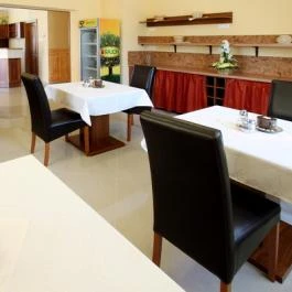 Family Panzió és Apartmanházak Lipót - Vendéglátás