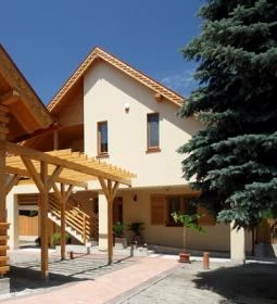 Family Panzió és Apartmanházak