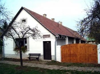 Csikváry Faluház Lovasberény