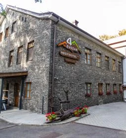 4 Évszak Hegyihotel