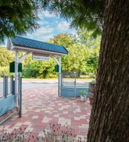 Boglárka Panzió-Étterem ás Apartmanházak