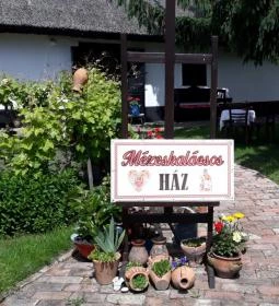 Mézeskalácsos tájház