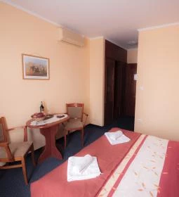 Boglárka Panzió-Étterem 