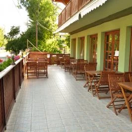 Hajnal Hotel Mezőkövesd - Medence/kert