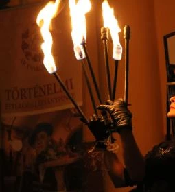 Aranykorona Történelmi Étterem & Látványpince