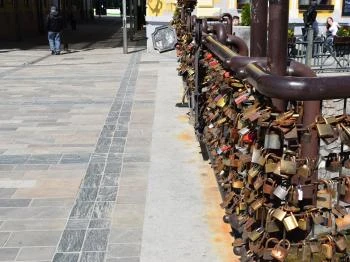 Szerelmesek hídja Miskolc