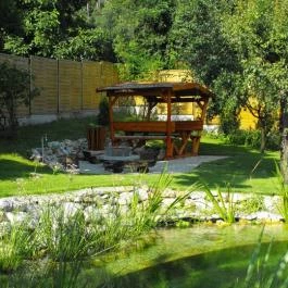 Bükk Vendégház Miskolc - Medence/kert