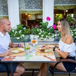 Alfa Hotel Miskolctapolca - Medence/kert