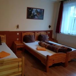 Hungária Panzió Miskolctapolca - Szobák