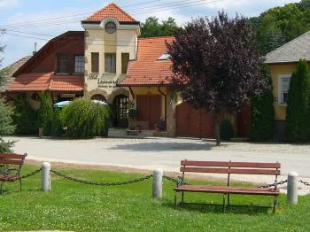 Club Leonardo Étterem és Panzió Mogyorósbánya