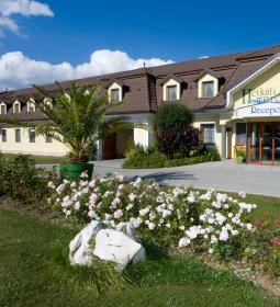 Hétkúti Wellness Hotel & Lovaspark