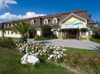 Hétkúti Wellness Hotel & Lovaspark Mór