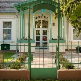 Aquasol Resort Mosonmagyaróvár - Medence/kert