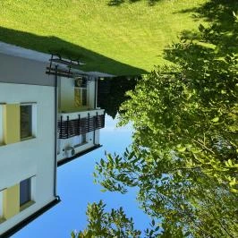 Suri Bau Apartman Mosonmagyaróvár - Medence/kert