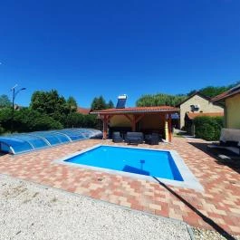 Ponty Poronty Vendégház Nagybaracska - Medence/kert