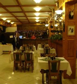 Háromforrás Étterem Kőkapu 