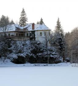 Kőkapu Vadászkastély és Hotel & Apartments