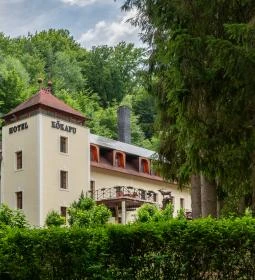 Kőkapu Vadászkastély és Hotel & Apartments