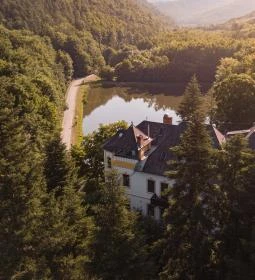 Kőkapu Vadászkastély és Hotel & Apartments