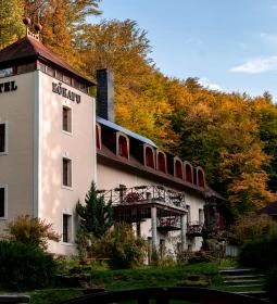 Kőkapu Vadászkastély és Hotel & Apartments