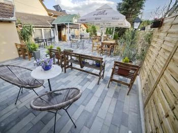 Tókert Fogadó Nagymányok