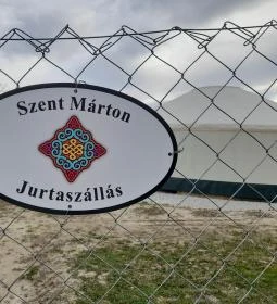 Szent Márton Jurtaszállás