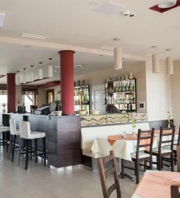 Granárium Étterem, Borozó