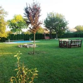 Hétkanyar Vendégház Nagyvázsony - Medence/kert