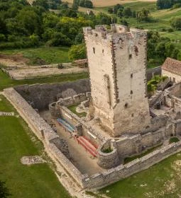 2. legjobb látnivaló: Kinizsi Vár