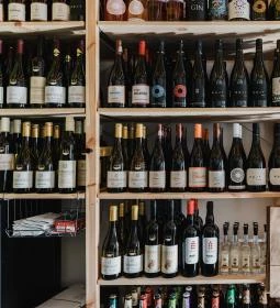 Zsenge Gourmet Bolt & Kávézó