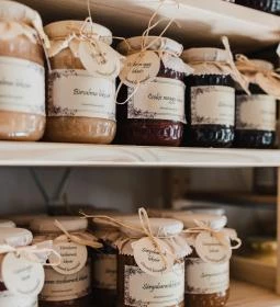 Zsenge Gourmet Bolt & Kávézó