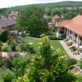 A Levendulás Apartman Noszvaj - Medence/kert