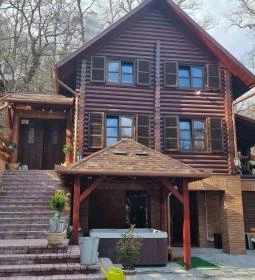 Medulienka Rönkház