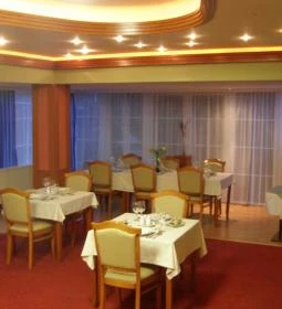 Hotel Continent Szálloda