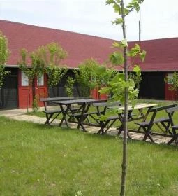 Sóstói Lovasklub Turistaház & Kemping