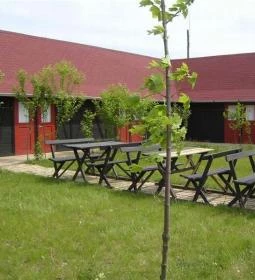 Sóstói Lovasklub Turistaház & Kemping