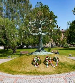 17. legjobb látnivaló: Életfa szobor