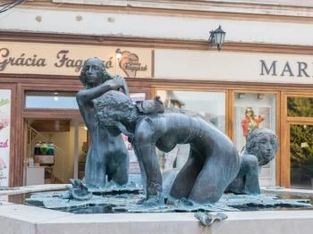 Fürdőzők szoborcsoport Nyíregyháza