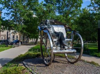 Hazatérés - Krúdy Gyula szobra Nyíregyháza