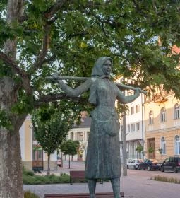 Pásztorlány szobra