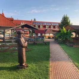 Rácz Tanya Orf? - Külső kép