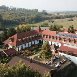 Rácz Tanya Orf? - Külső kép