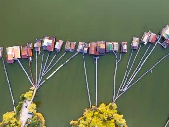 Bokodi-tó - lebegő falu Oroszlány