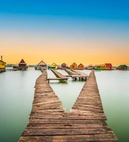 Bokodi-tó - lebegő falu