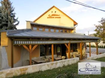 Família Pizzéria Paks