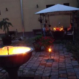 Caesar Panzió Pápa - Medence/kert