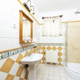 Gastland M1 Hotel Páty - Szobák