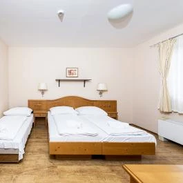 Gastland M1 Hotel Páty - Szobák