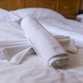 Gastland M1 Hotel Páty - Szobák